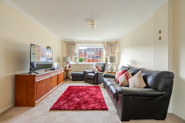37 Gainsborough Drive, Ascot photo 2