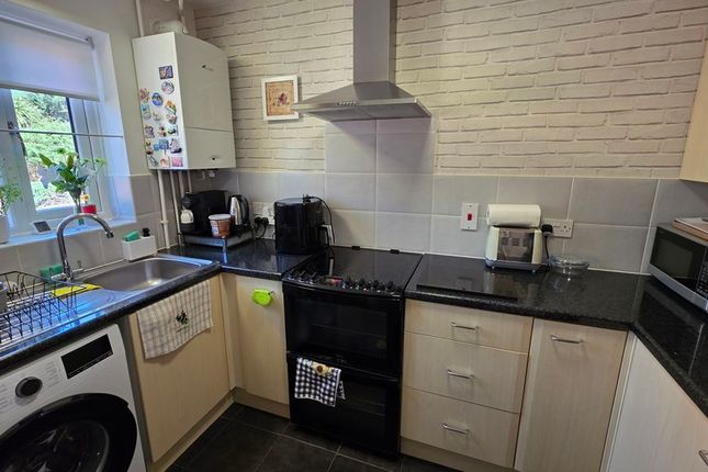 36, Christopher Close, Peterborough photo 2