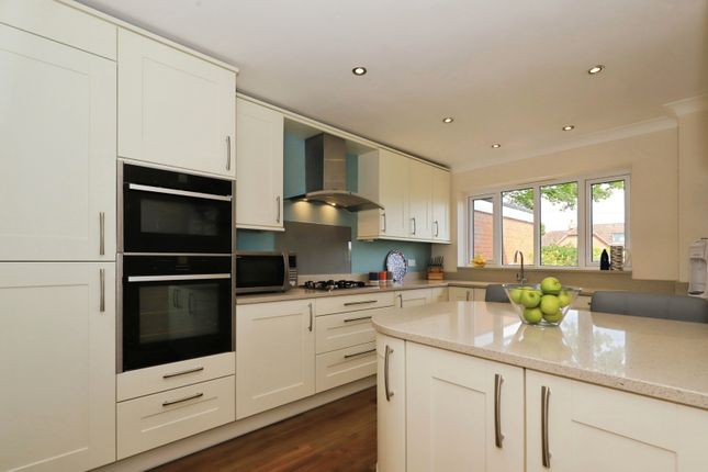 58, Waresley Park, Kidderminster photo 4