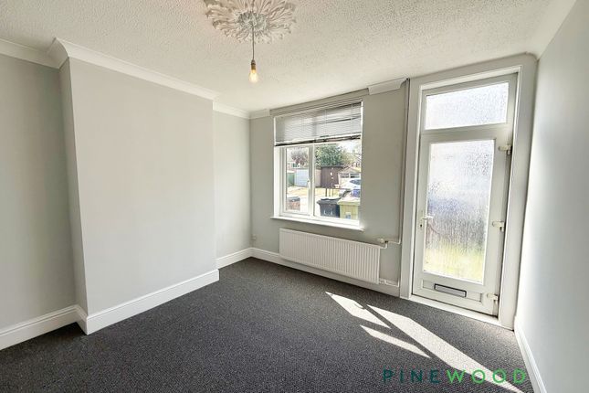47 Victoria Avenue, Chesterfield photo 2