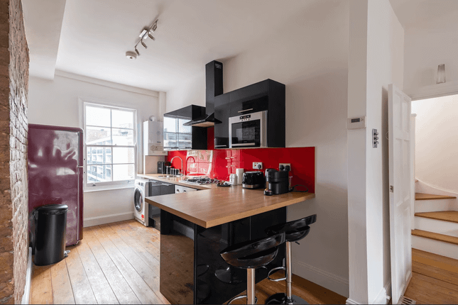 Flat to rent in Caledonian Road, London