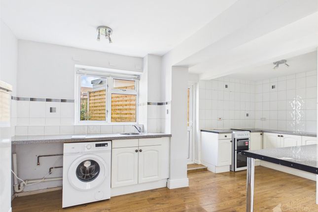 33, Fesants Croft, Harlow photo 4