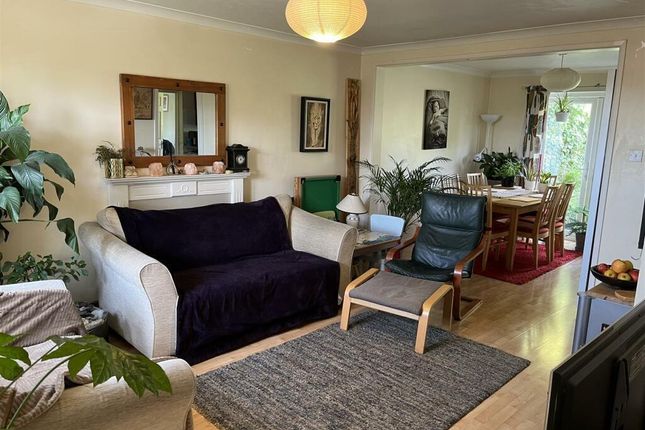 24, Goldthorpe Gardens, Reading photo 2