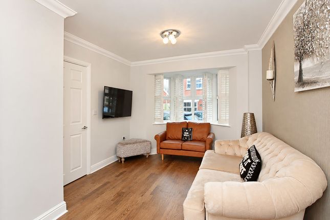 8, Tamarisk Way, Aylesbury photo 3