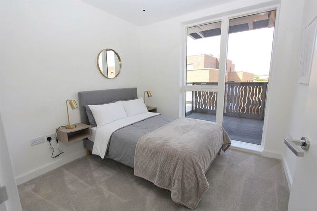 Flat 10, Lang Court High Street, London photo 4