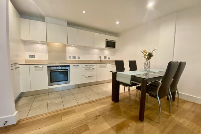 Kestrel House, 848, Kestrel House, Vauxhall photo 3