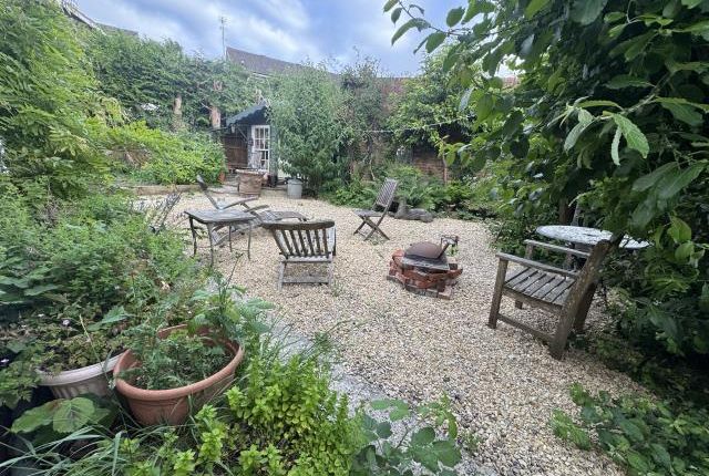 3, Mount Close, Newbury photo 2