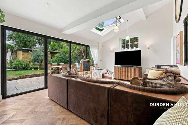 44 Westbury Lane, Buckhurst Hill photo 2
