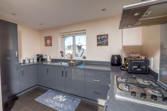 8, Kittiwake Court, Bude photo 3