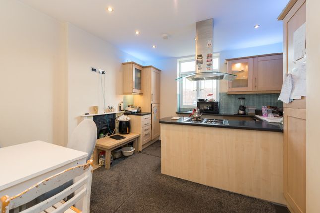 Flat 2, 35, Westgate Bay Avenue, Kent photo 4