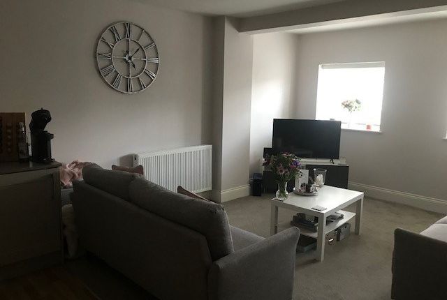 Flat to rent in East Street, Rochford, Essex