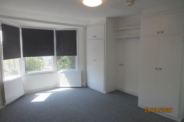 69, Fairlop Rd, Leytonstone photo 3