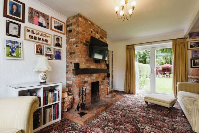 Terraced house for sale in Chestnut Crescent, Newbury