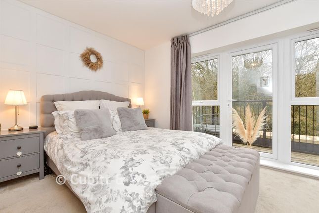 4, Dover Road, Tadworth photo 3