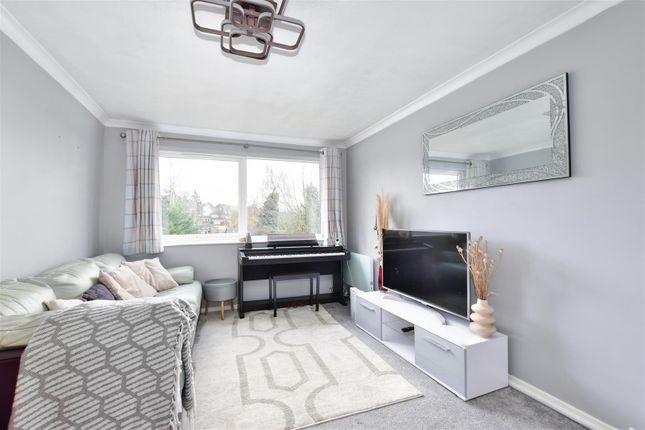 Thumbnail Flat to rent in Windsor Drive, High Wycombe
