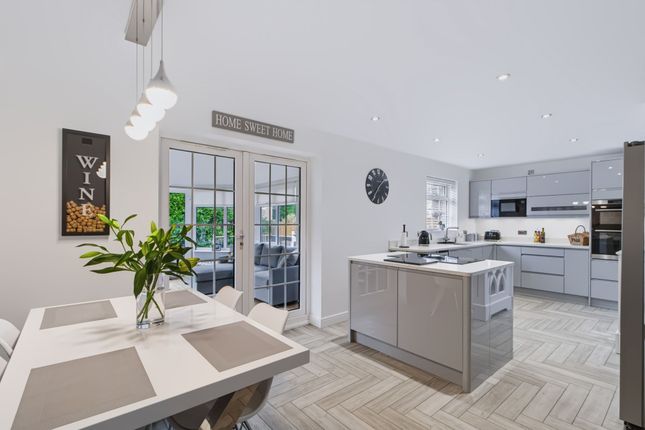 39 Pewterspear Green Road, Warrington photo 2