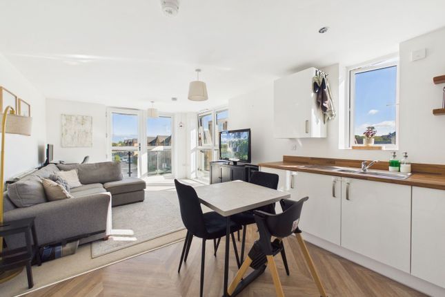 Flat 8, 74, Cowleaze Path, Banwell photo 3