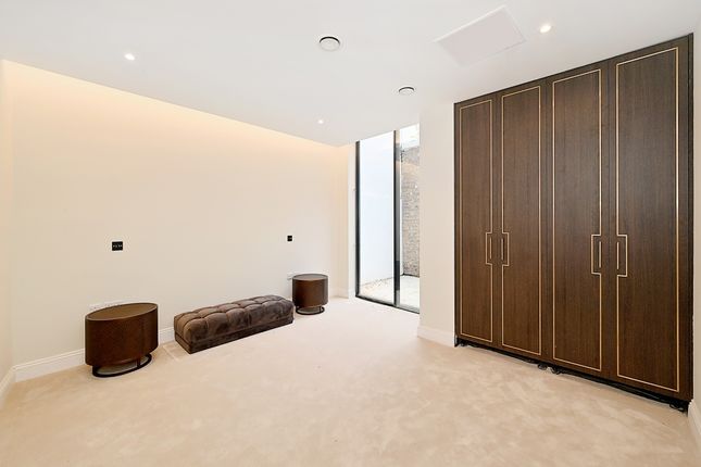 Town house to rent in Albion Street, London