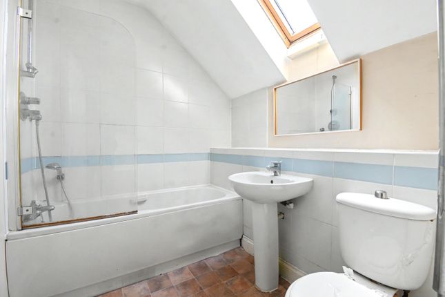 Flat 14 Priory Mews, 68 Guildford Street, Flat 14 Priory Mews, 68 Guildford Street, Chertsey photo 2