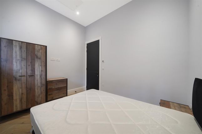 Room 3, 6, Newall Close, Uxbridge photo 3