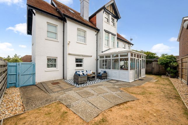 1 Grove House, 15, Manor Way, Lee-on-the-Solent photo 3