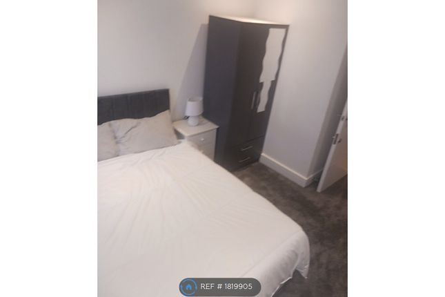 Flat  Boomtown Apartment  Progressive Close, London photo 4