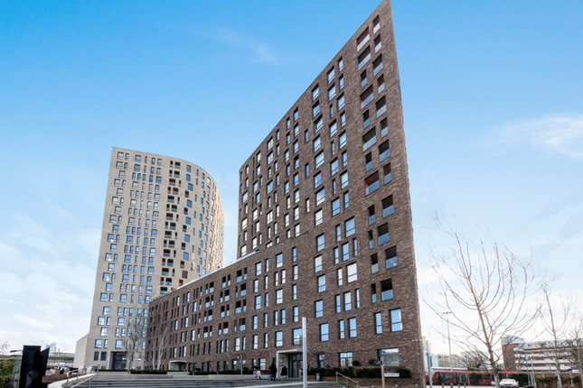 Thumbnail Flat to rent in Roosevelt Tower, Williamsburg Plaza, London
