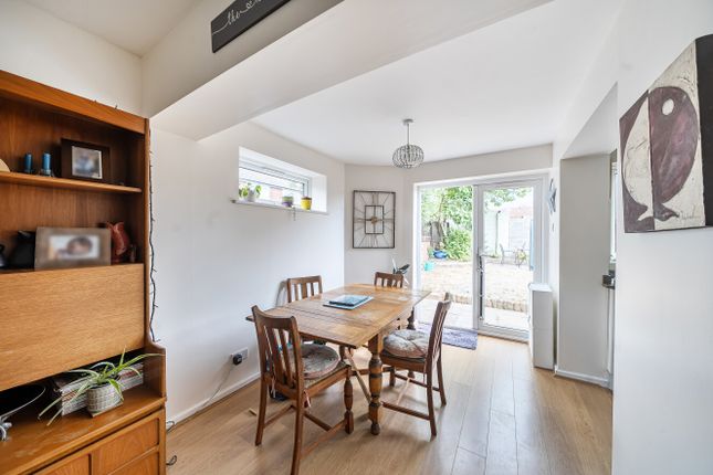 18, Cedar Avenue, Southampton photo 4