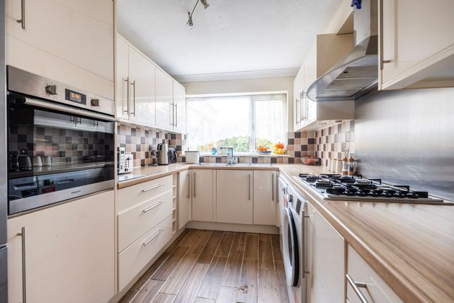 164 Yarmouth Road, Lowestoft photo 4