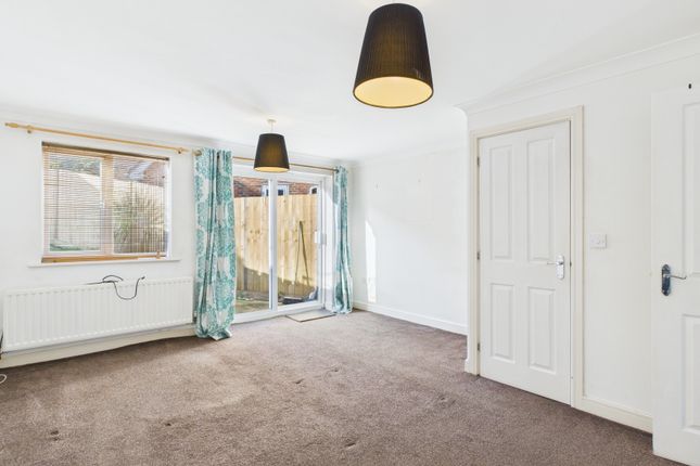 15, Garton Way, Ashford photo 2