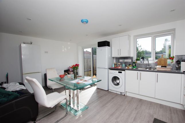 2, Dudmore Road, Swindon photo 4