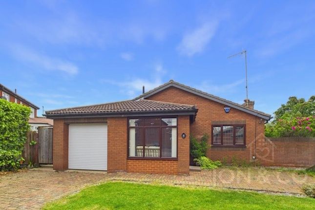 3-bed house on 2, Woodhall Close, Northampton, £300,000