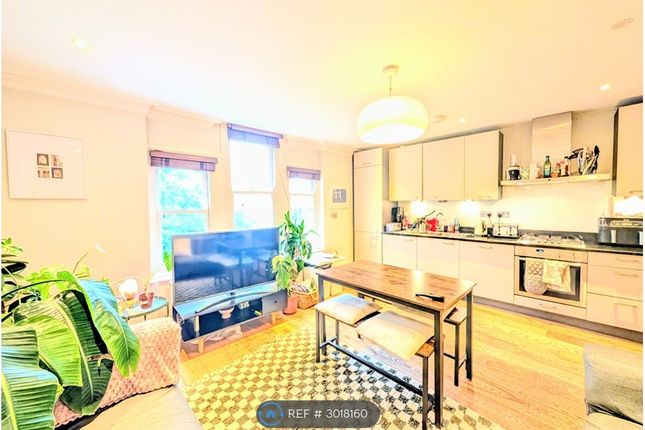 Flat, London photo 2