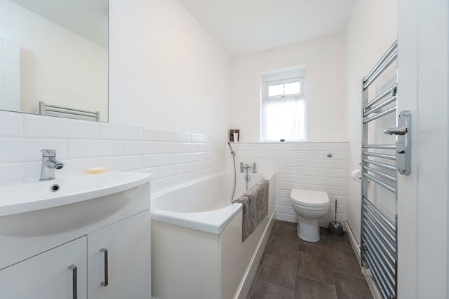 Sycamore Close, Carshalton photo 4