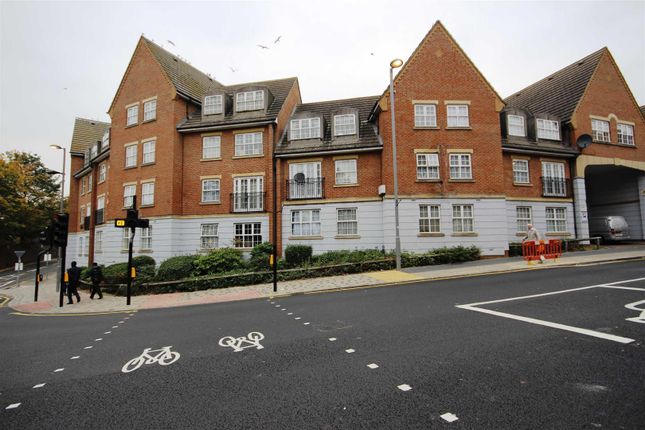 Thumbnail Flat to rent in Henley Lodge, Willow Walk, Walthamstow