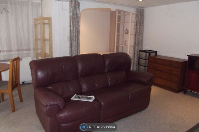 Flat, Woodlane Crescent, Falmouth photo 3