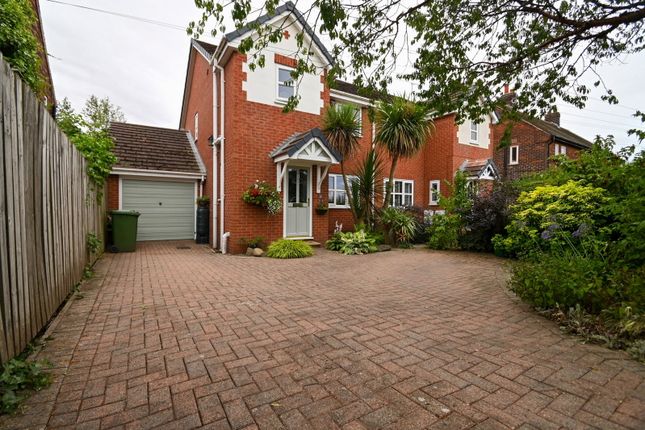 3-bed house on 5, Notton Lane, Wakefield, £275,000
