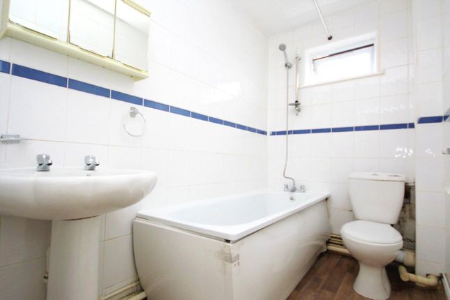193c, Western Avenue, Dagenham photo 4