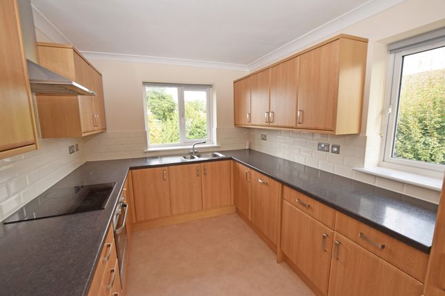 Flat 2, 30, Winchester Road, Alton photo 2
