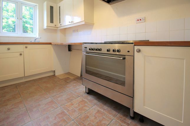 11 Friesland Close, Swindon photo 4