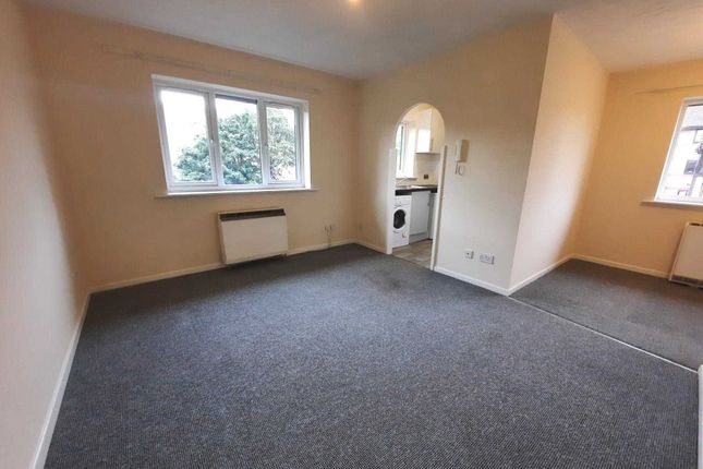 49, Frobisher Road, Erith photo 3