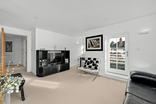 Flat 6, 110, High Street, Surrey photo 4