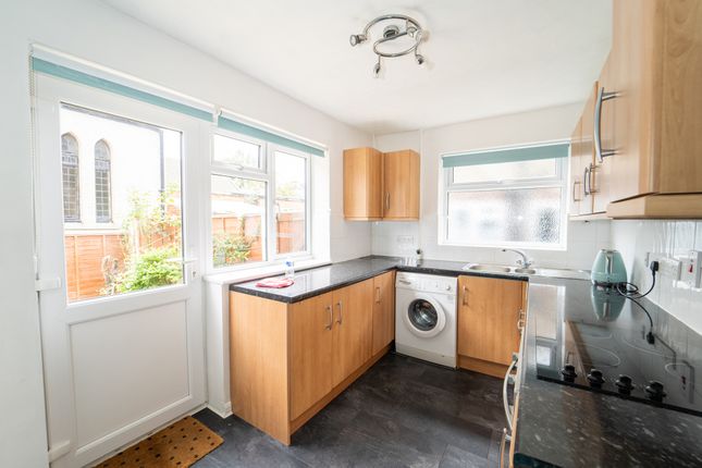 4, Fulham Close, Uxbridge photo 4