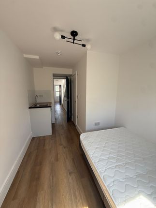 108, Ash Road, Aldershot photo 5