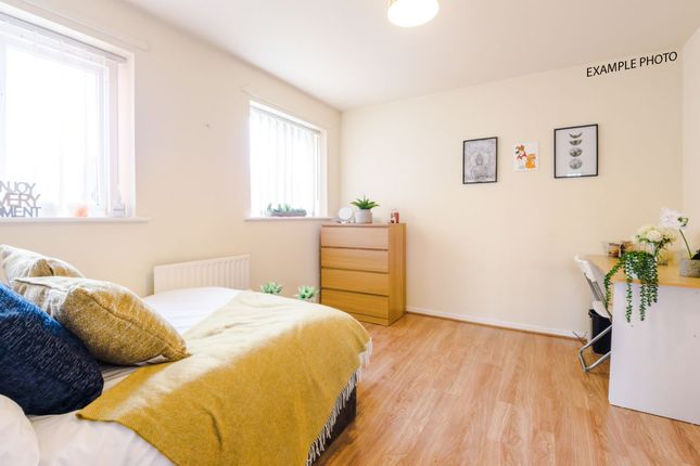19, Pluto Close, Salford photo 3