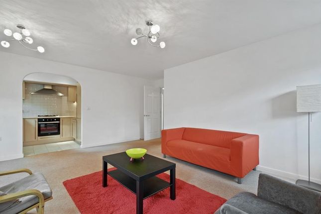 Flat to rent in Rochester Road, Carshalton