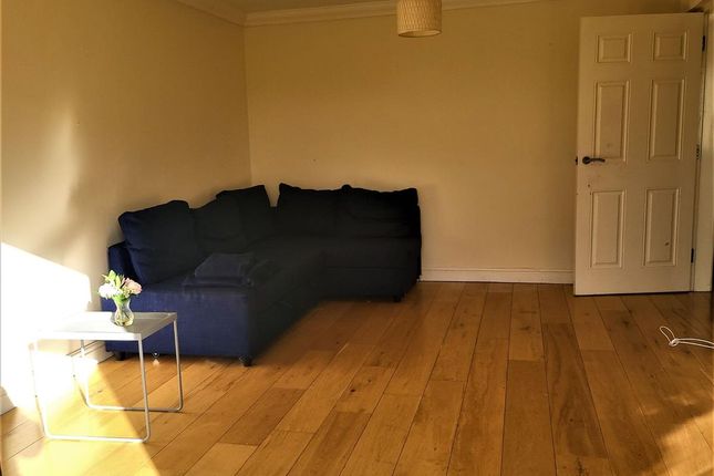 Flat 5C, Manchester photo 3