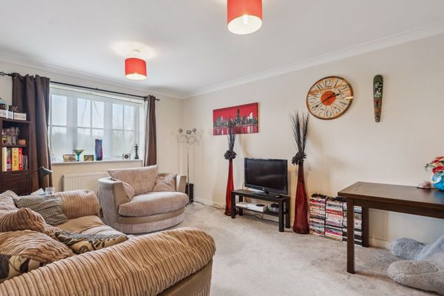 Apt 3 No 5, Arthur Close, Cookham photo 2