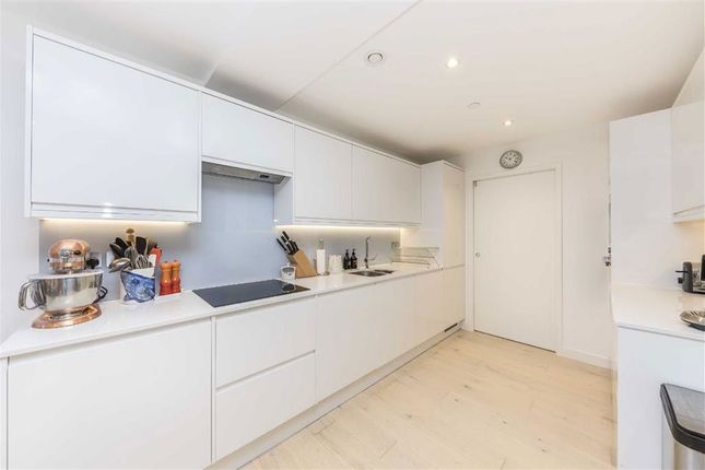 12 Chevron Apartments, 294, St. James's Road, London photo 3