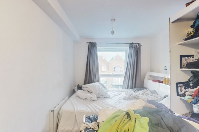 Flat for sale in Mansfield Court, Sumner Rd, London
